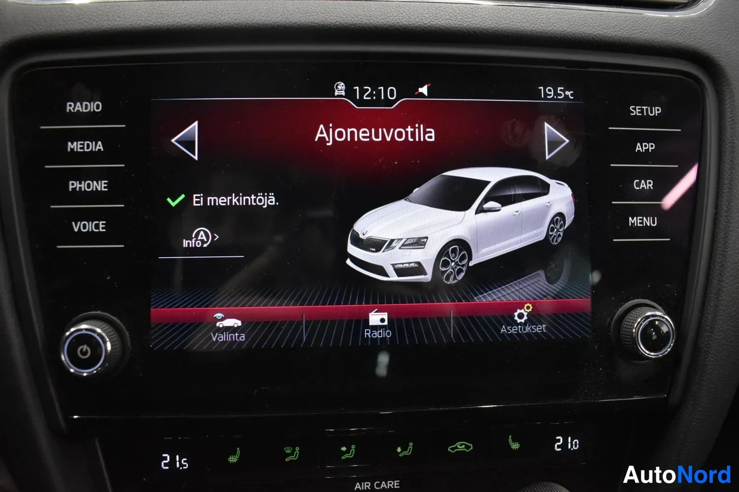 Harmaa Skoda Octavia 2018, ulkokuva 20 – Raisio