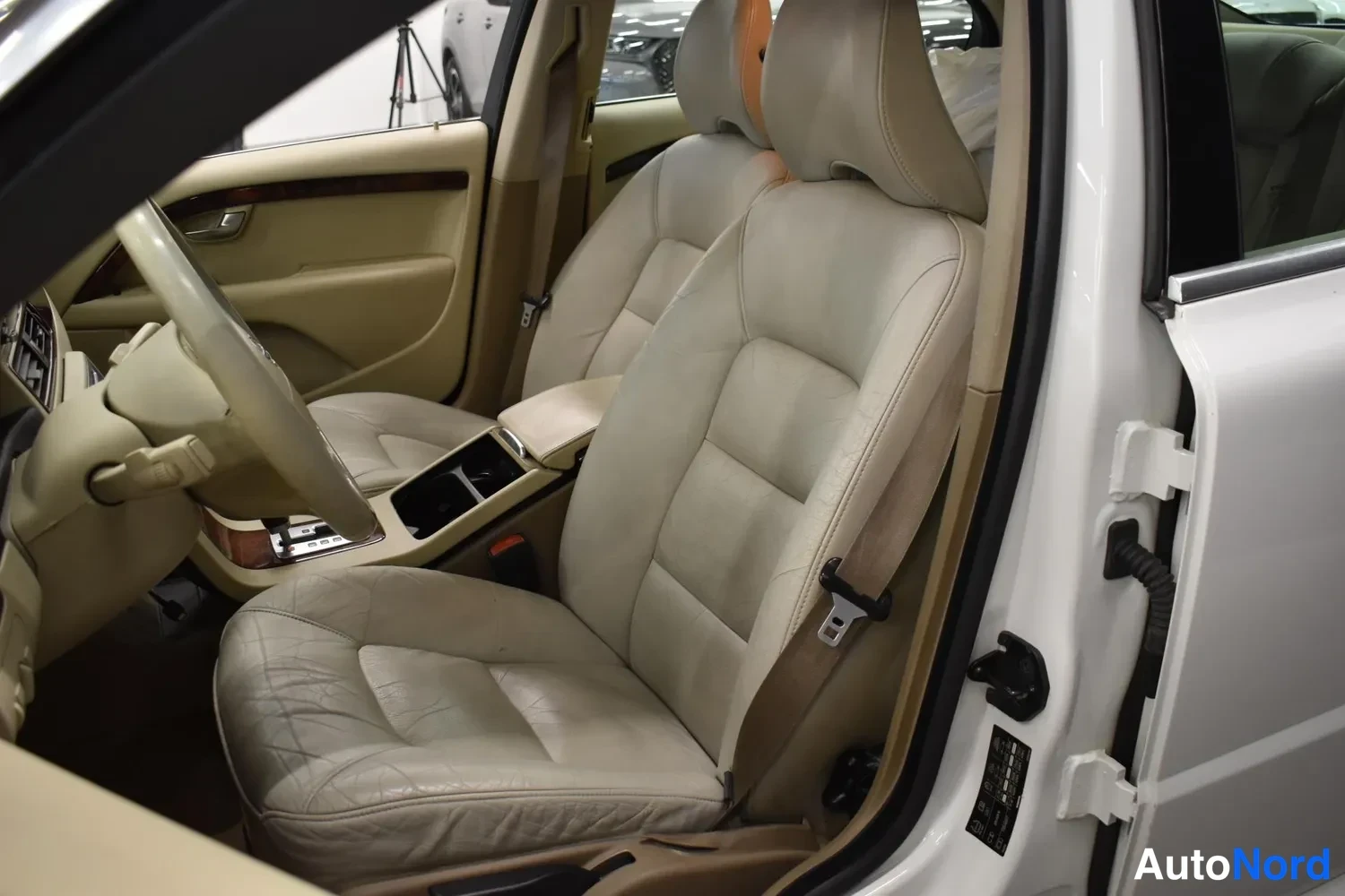 Valkoinen Volvo S80 2007, ulkokuva 7 – Raisio
