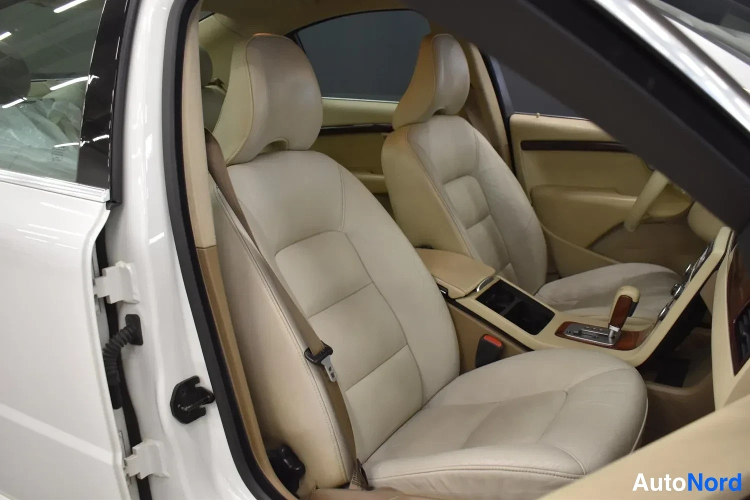 Valkoinen Volvo S80 2007, ulkokuva 8 – Raisio