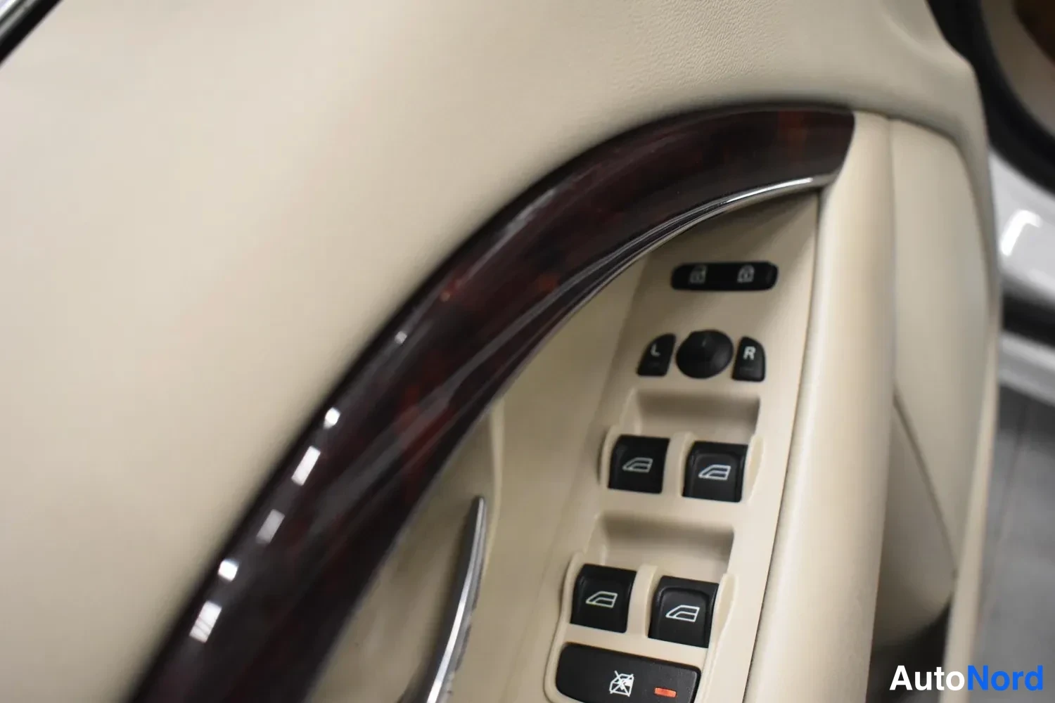 Valkoinen Volvo S80 2007, ulkokuva 10 – Raisio