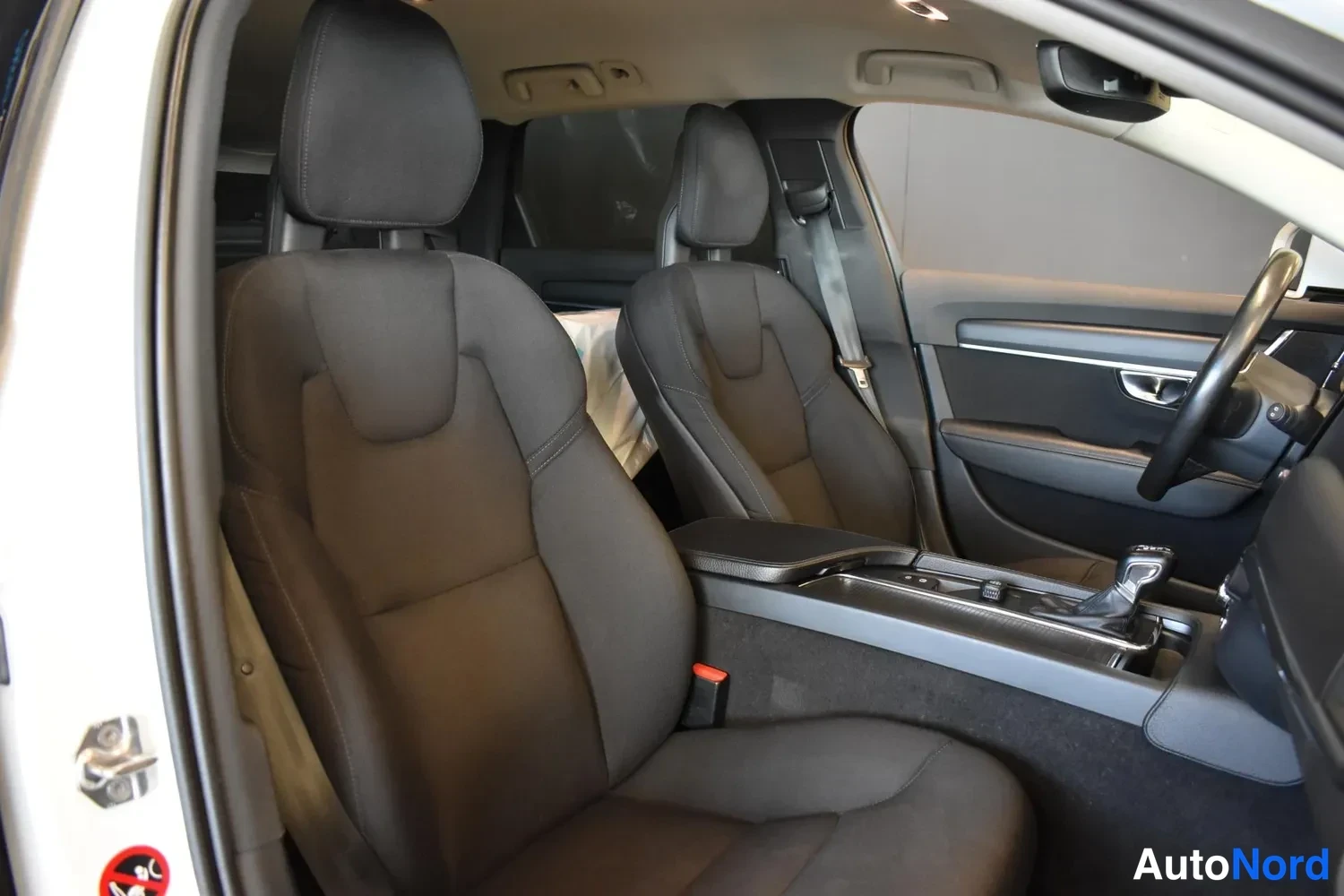 Valkoinen Volvo V90 2018, ulkokuva 11 – Raisio