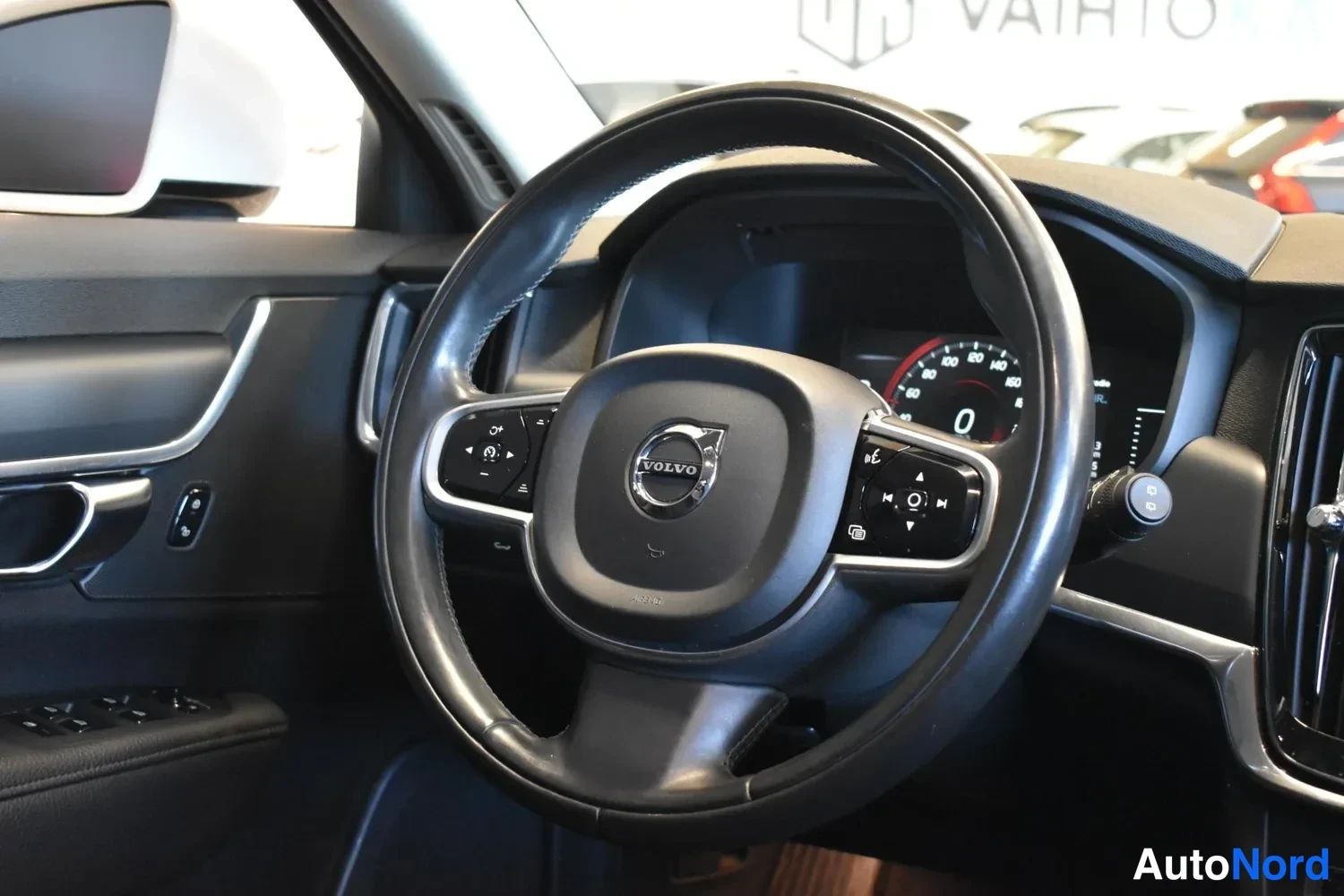Valkoinen Volvo V90 2018, ulkokuva 12 – Raisio
