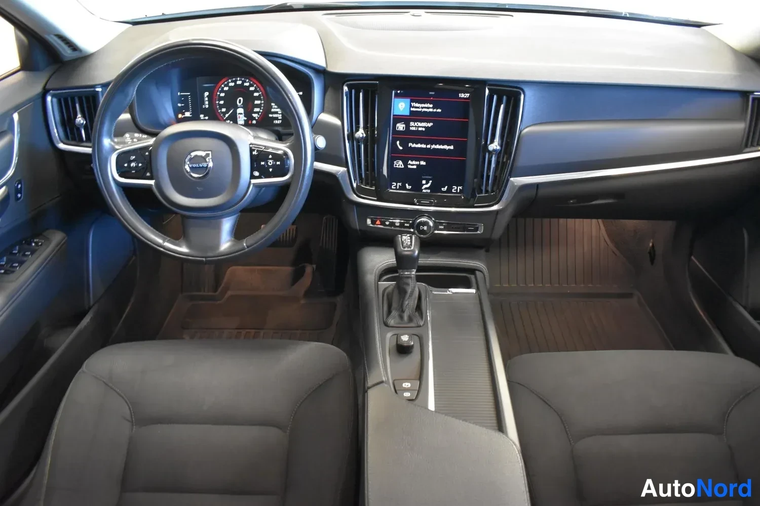 Valkoinen Volvo V90 2018, ulkokuva 14 – Raisio