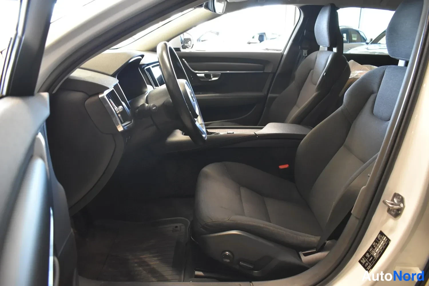 Valkoinen Volvo V90 2018, ulkokuva 7 – Raisio