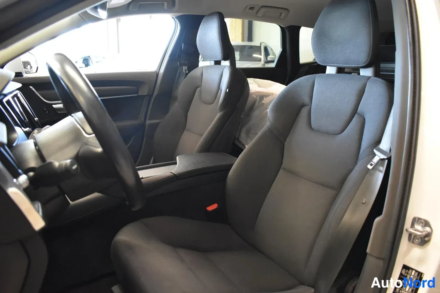 Valkoinen Volvo V90 2018, ulkokuva 8 – Raisio