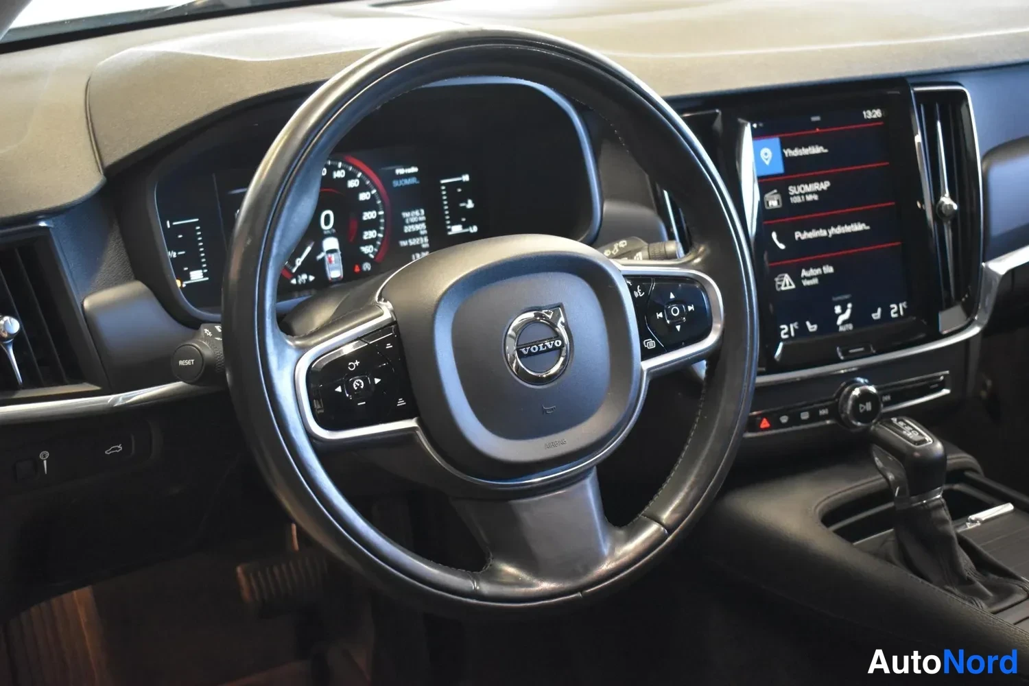 Valkoinen Volvo V90 2018, ulkokuva 9 – Raisio