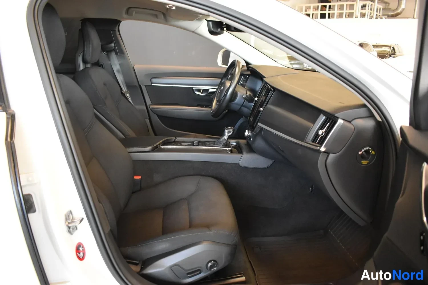 Valkoinen Volvo V90 2018, ulkokuva 10 – Raisio