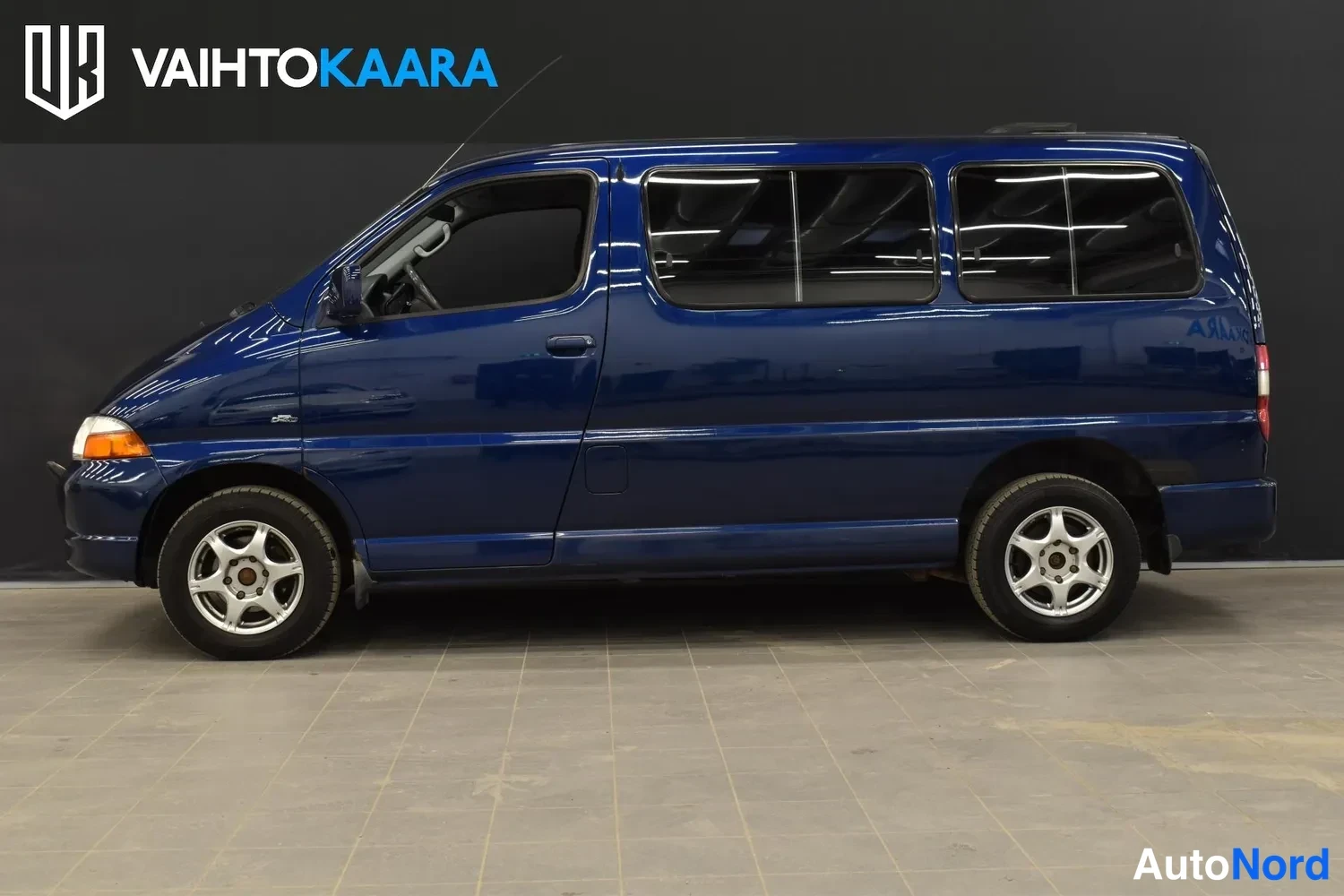 Sininen Toyota Hiace 2006, ulkokuva 2 – Raisio