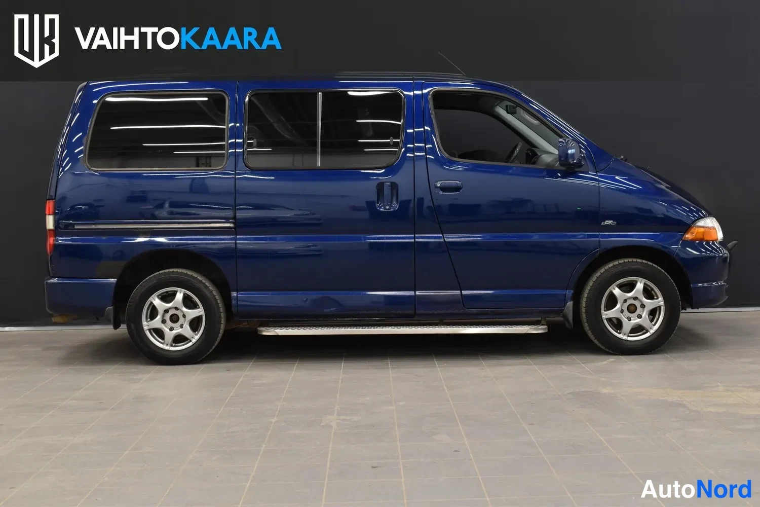 Sininen Toyota Hiace 2006, ulkokuva 5 – Raisio