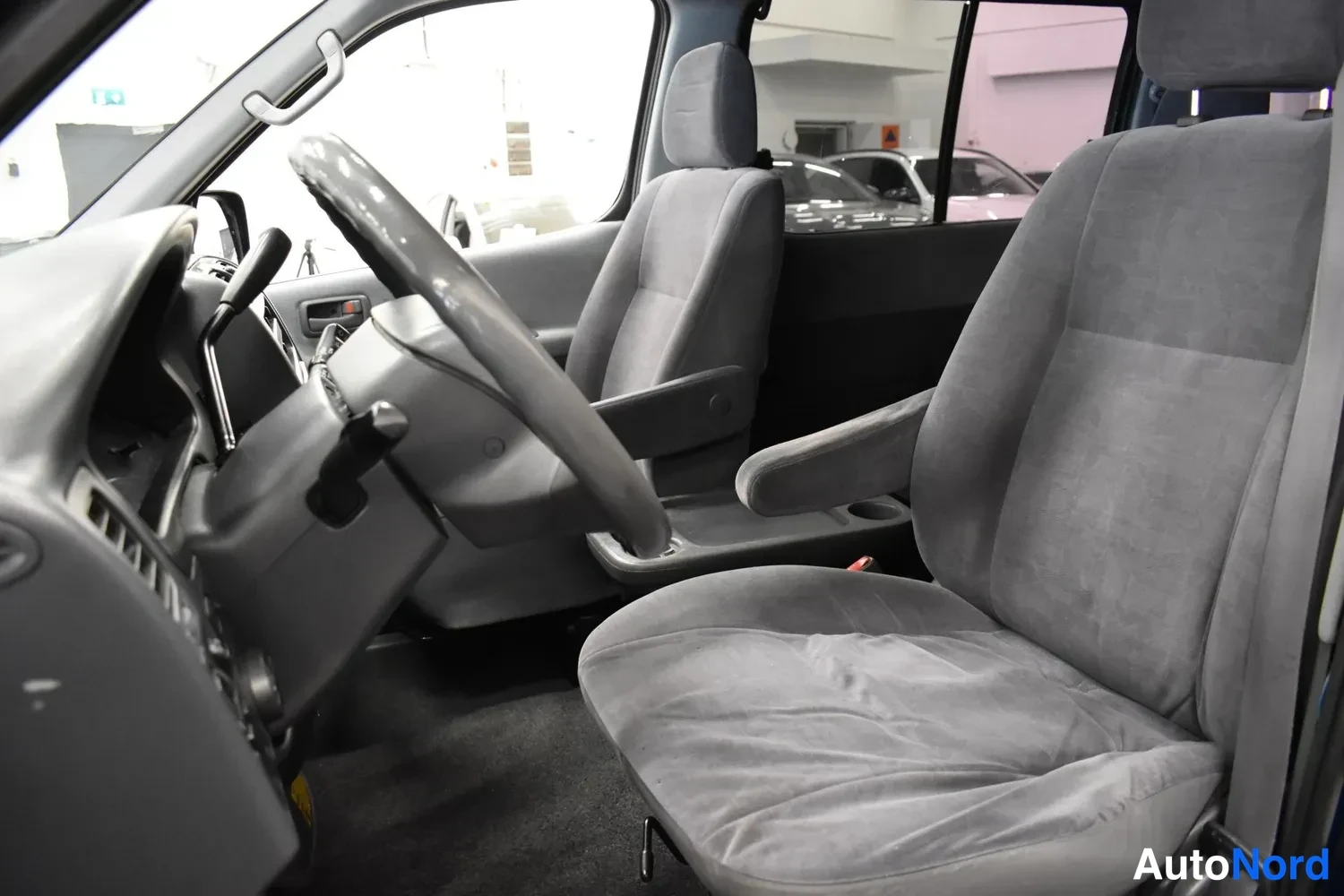 Sininen Toyota Hiace 2006, ulkokuva 7 – Raisio