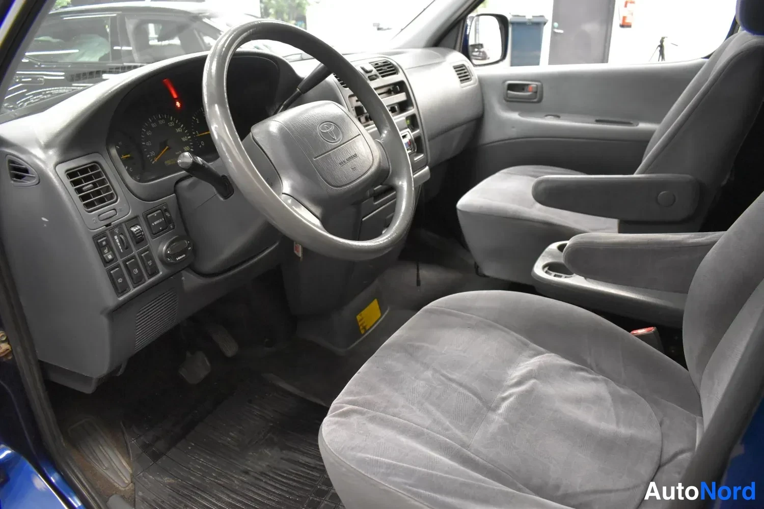 Sininen Toyota Hiace 2006, ulkokuva 8 – Raisio