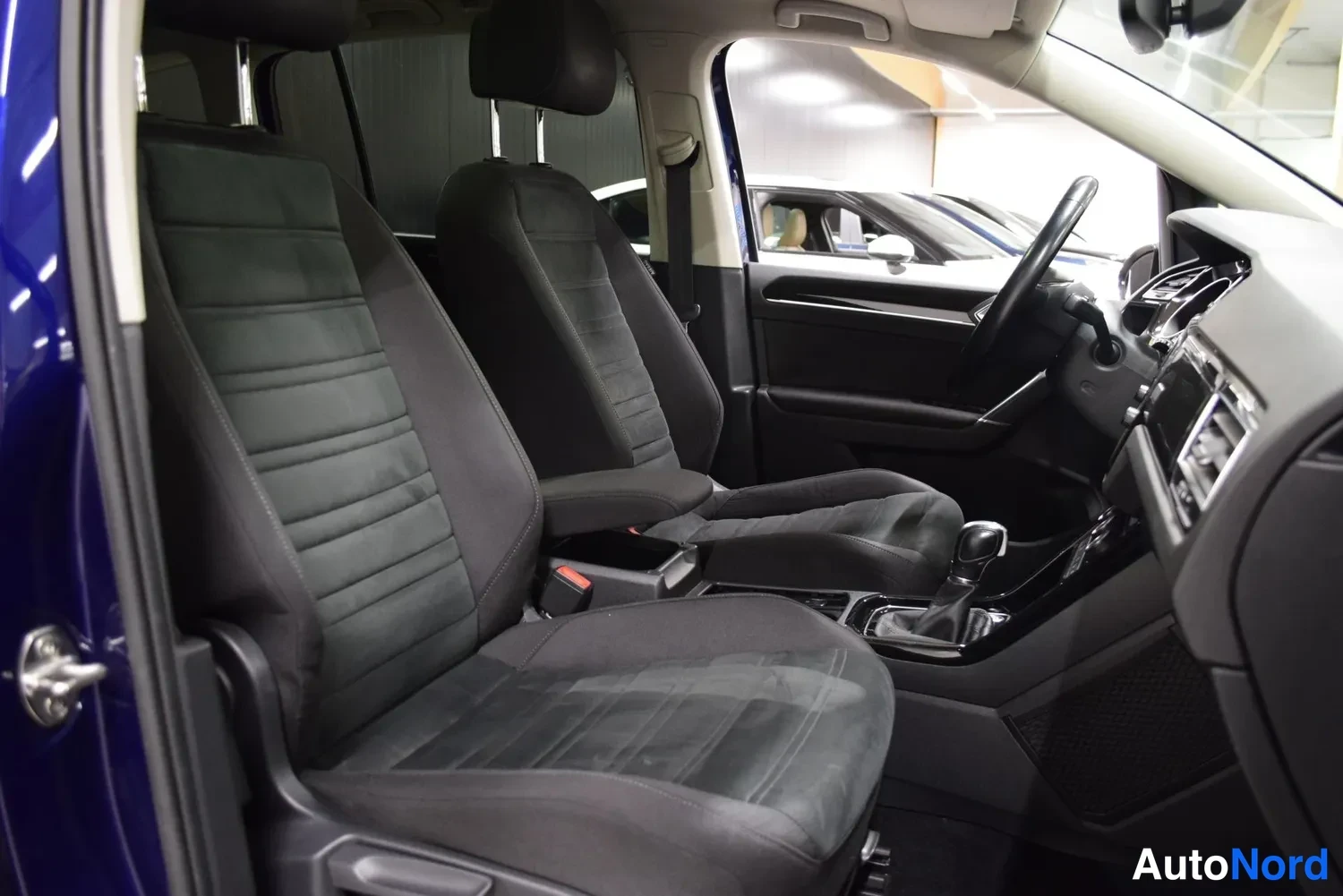 Sininen Volkswagen Touran 2016, ulkokuva 12 – Raisio