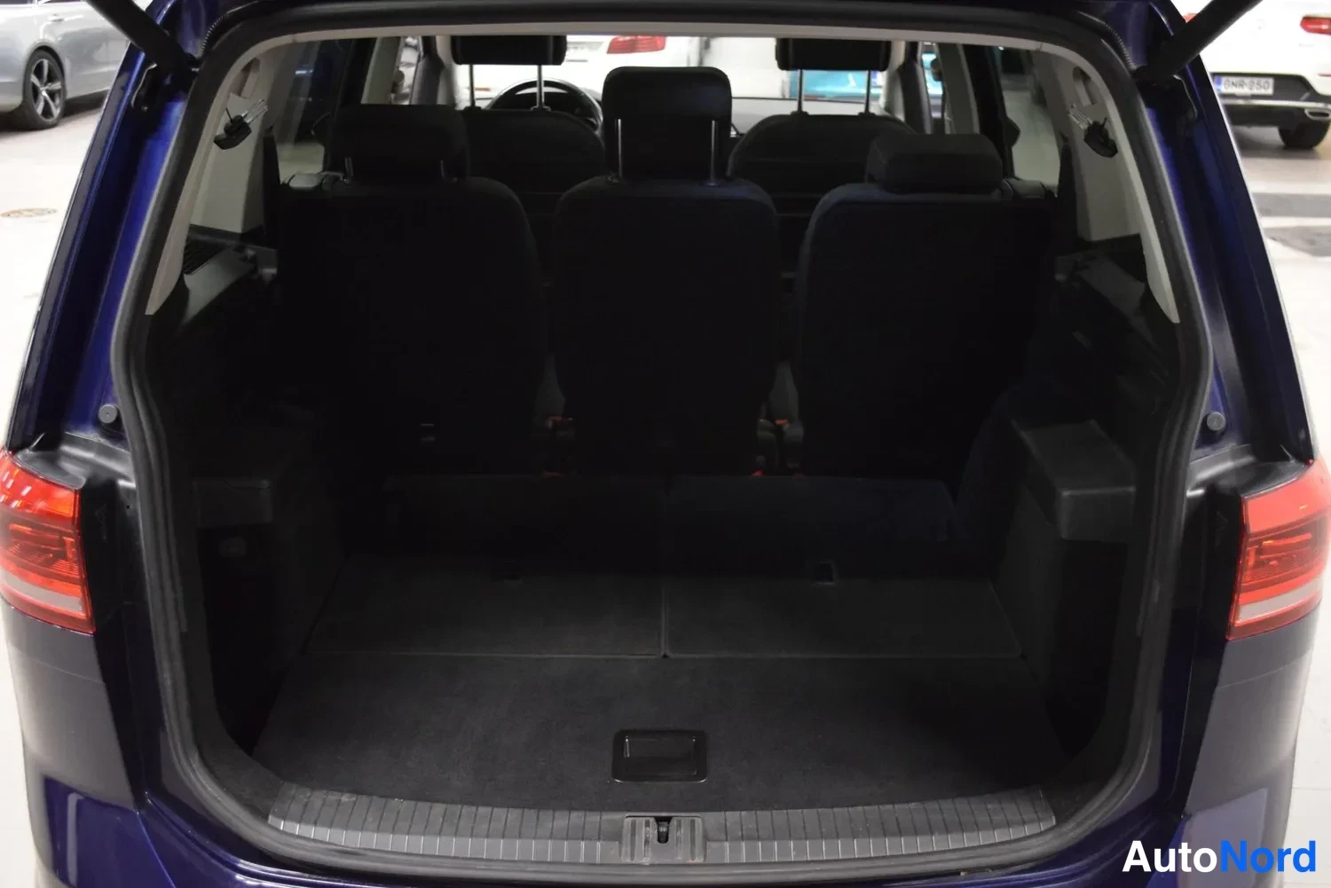 Sininen Volkswagen Touran 2016, ulkokuva 14 – Raisio