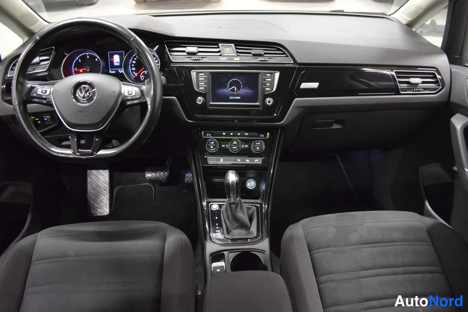 Sininen Volkswagen Touran 2016, ulkokuva 17 – Raisio