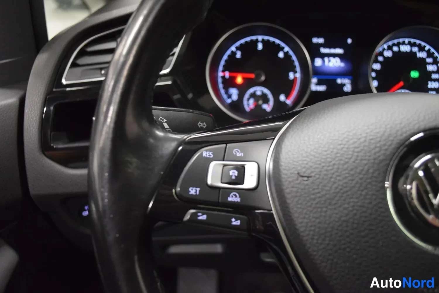 Sininen Volkswagen Touran 2016, ulkokuva 21 – Raisio