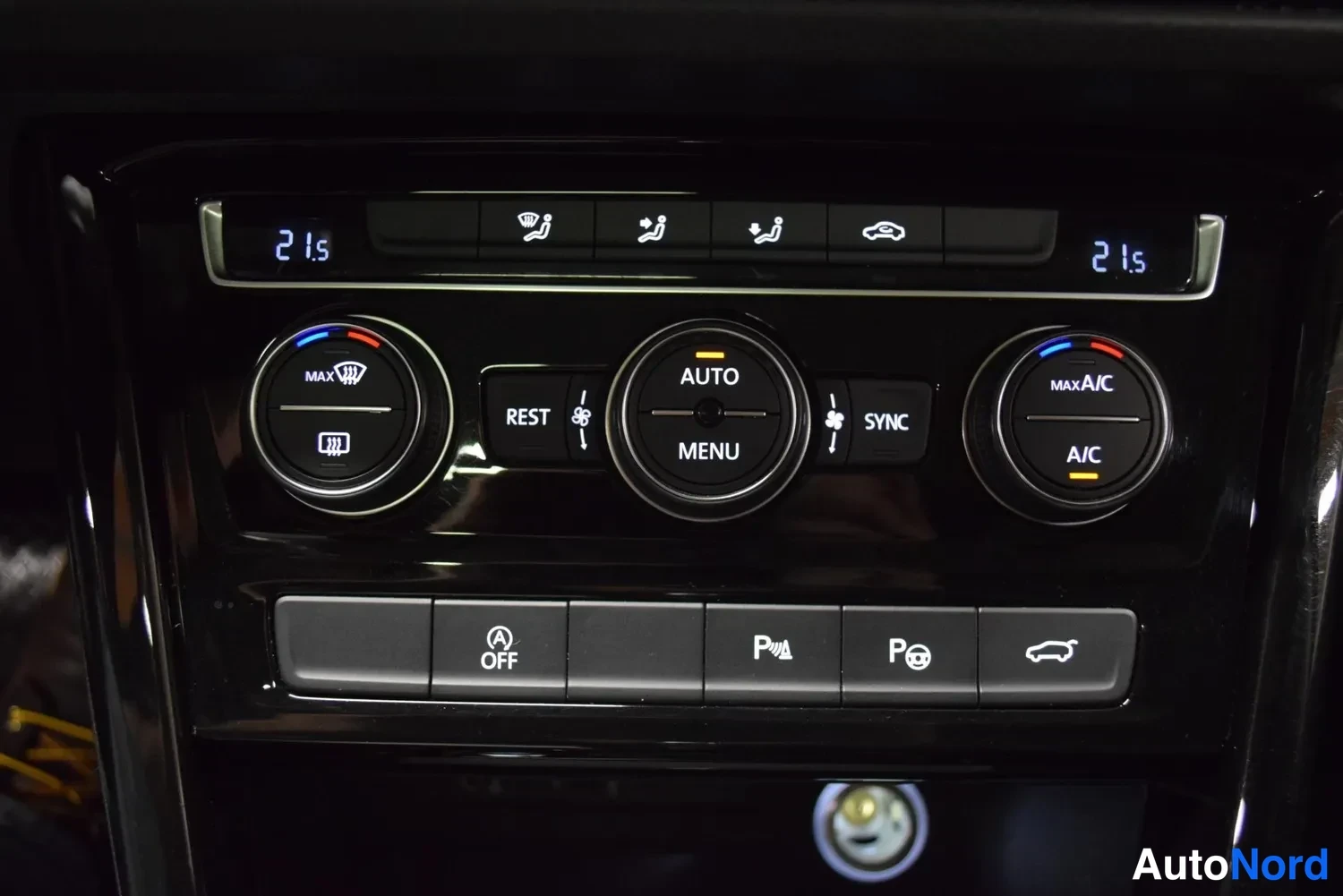 Sininen Volkswagen Touran 2016, ulkokuva 27 – Raisio