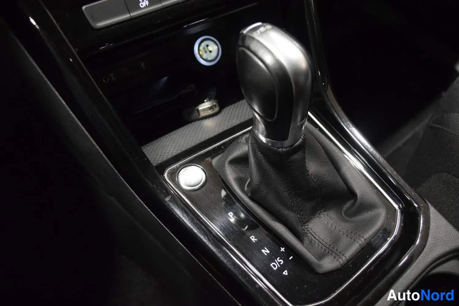 Sininen Volkswagen Touran 2016, ulkokuva 28 – Raisio