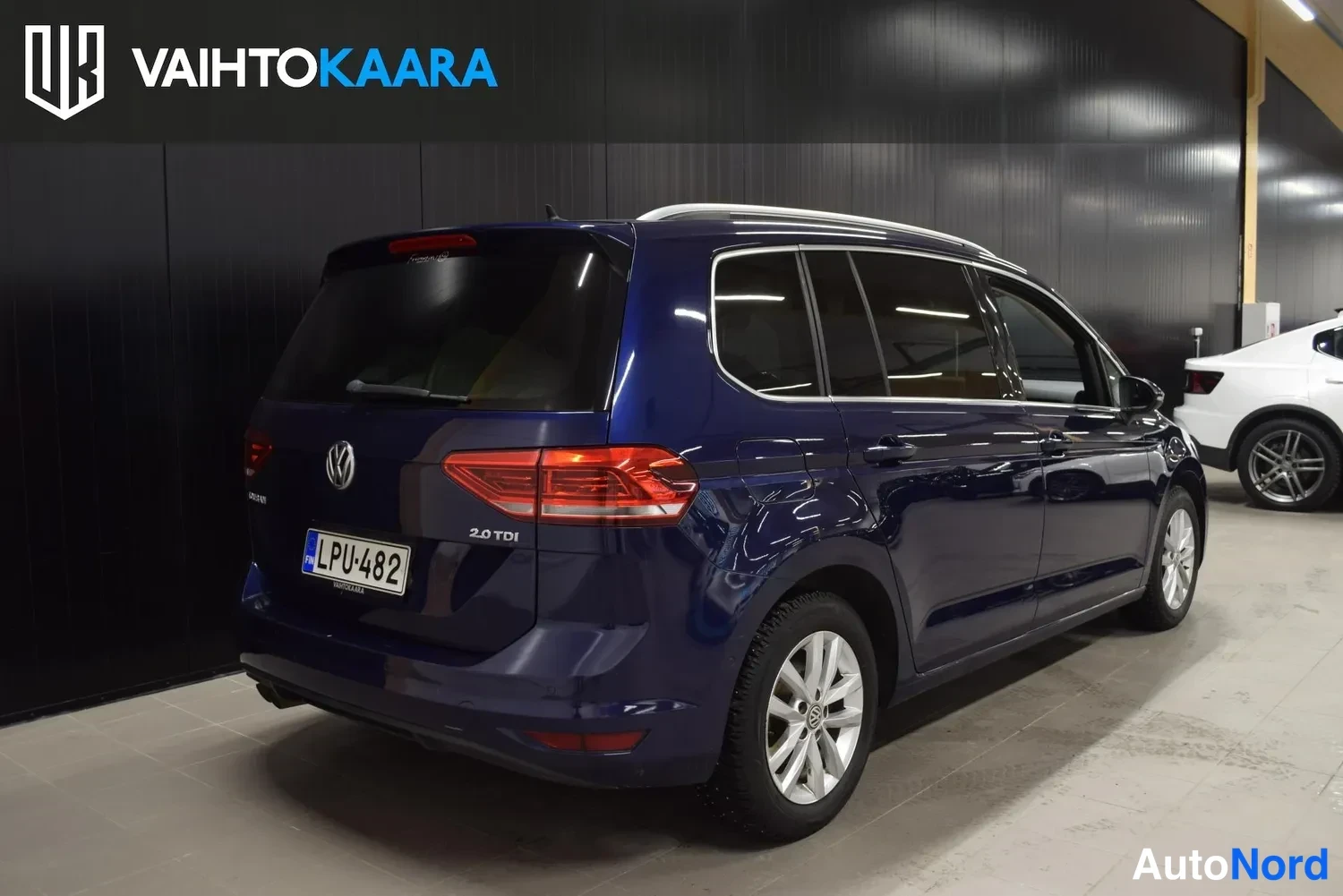 Sininen Volkswagen Touran 2016, ulkokuva 4 – Raisio