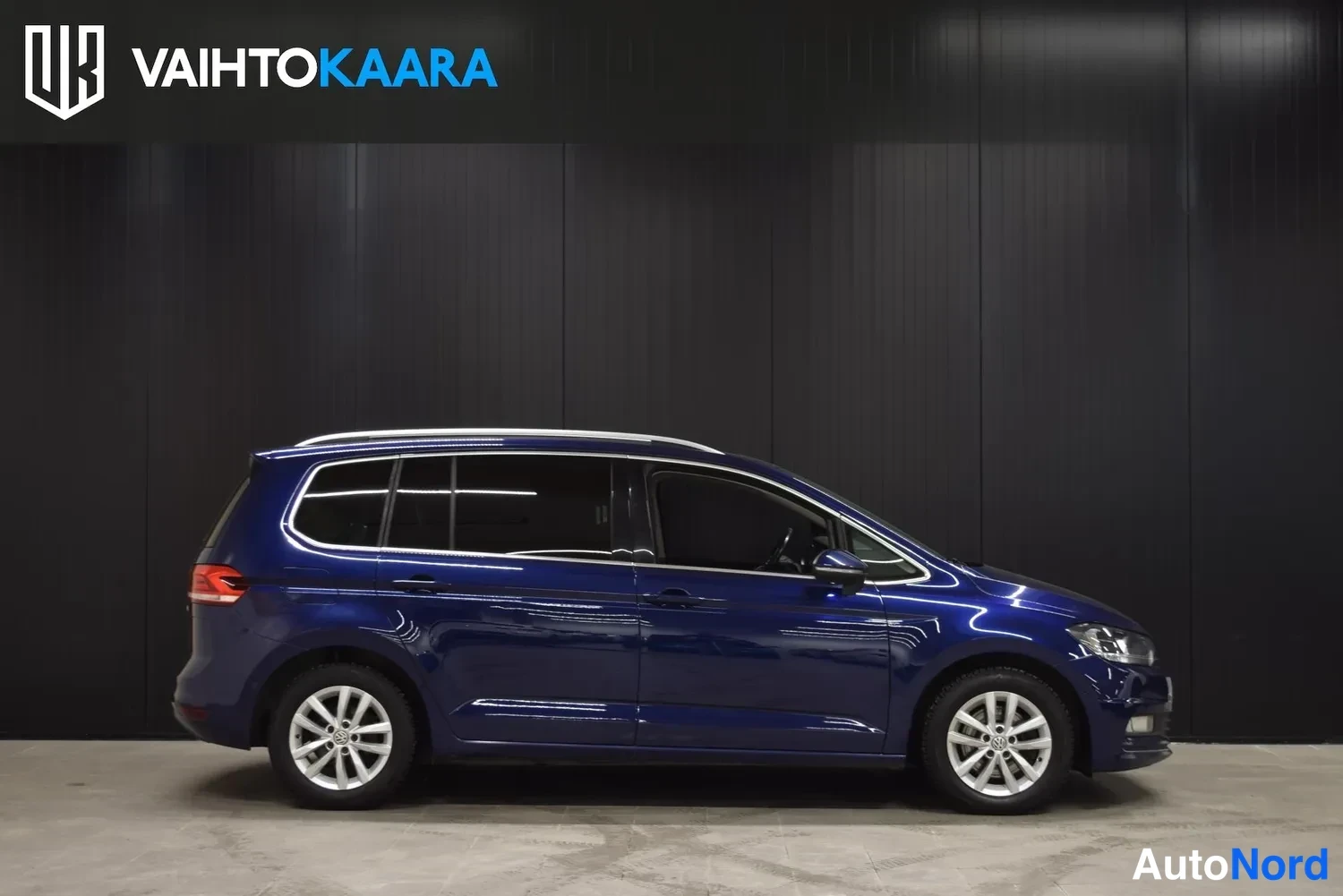 Sininen Volkswagen Touran 2016, ulkokuva 5 – Raisio