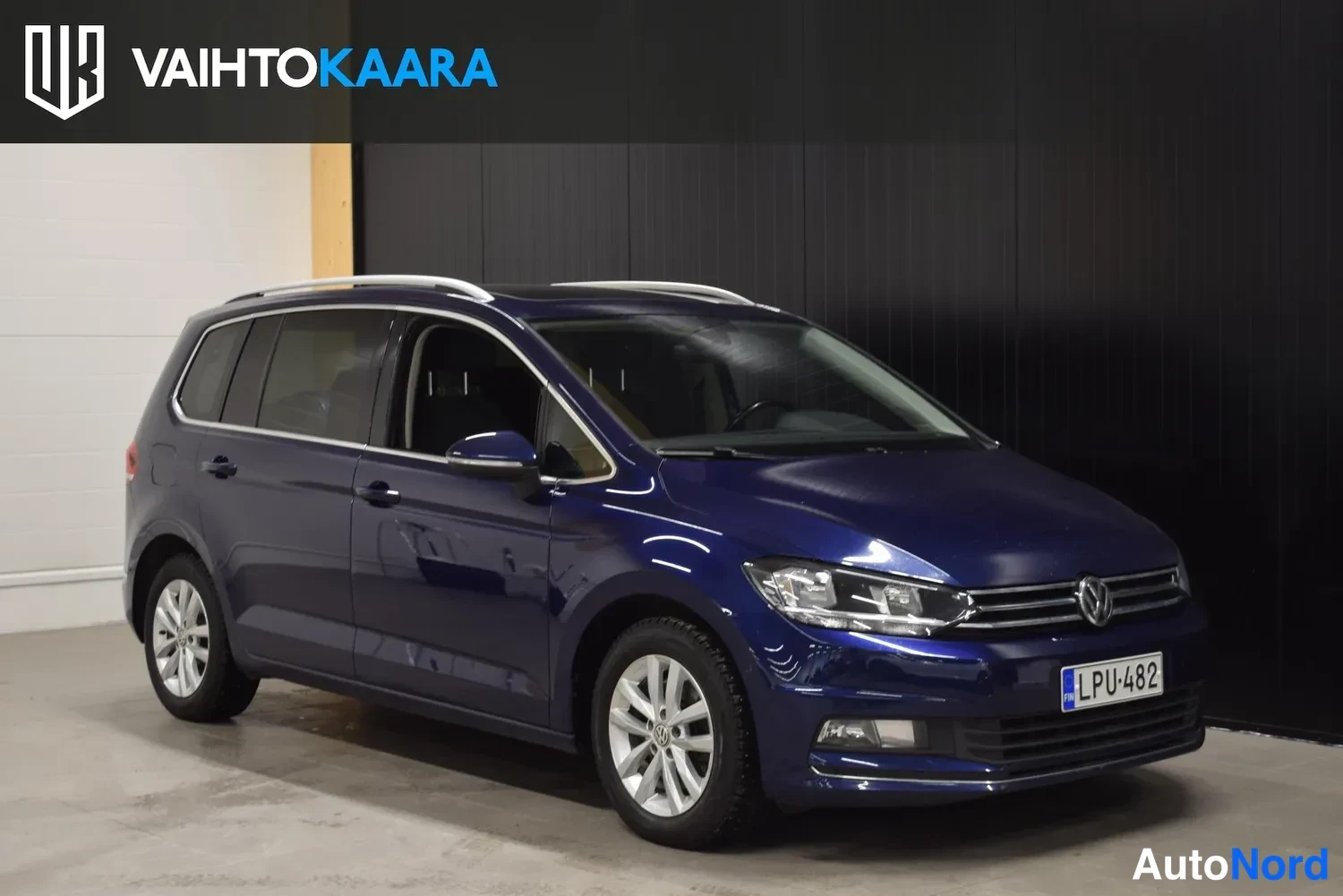 Sininen Volkswagen Touran 2016, ulkokuva 6 – Raisio