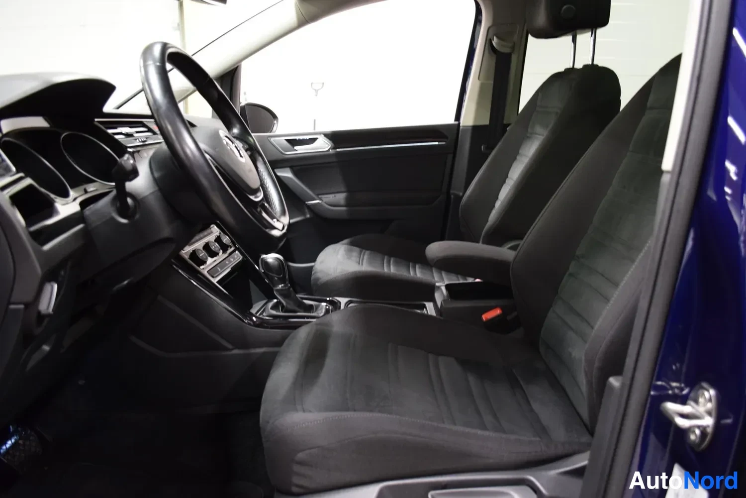 Sininen Volkswagen Touran 2016, ulkokuva 7 – Raisio