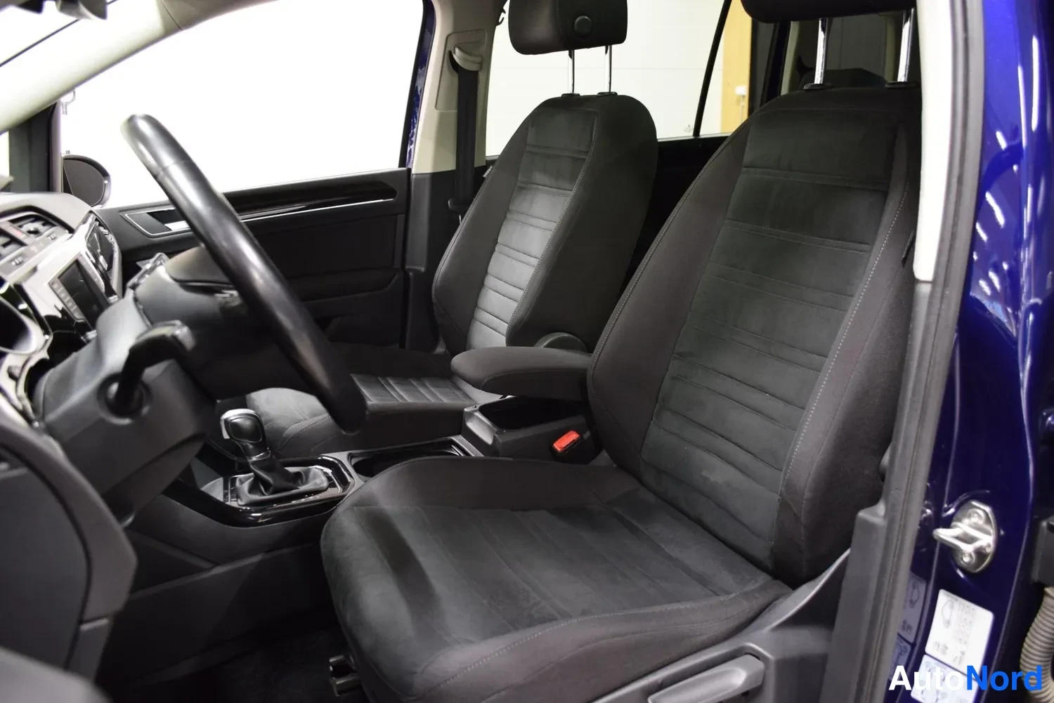 Sininen Volkswagen Touran 2016, ulkokuva 9 – Raisio