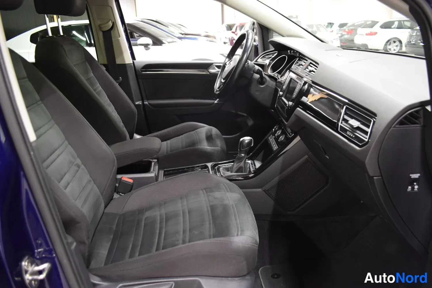 Sininen Volkswagen Touran 2016, ulkokuva 10 – Raisio