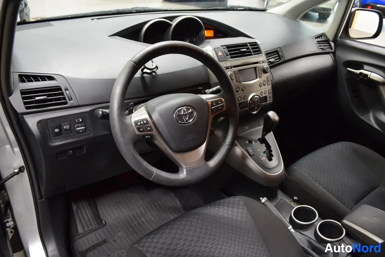 Hopea Toyota Verso 2010, ulkokuva 8 – Raisio