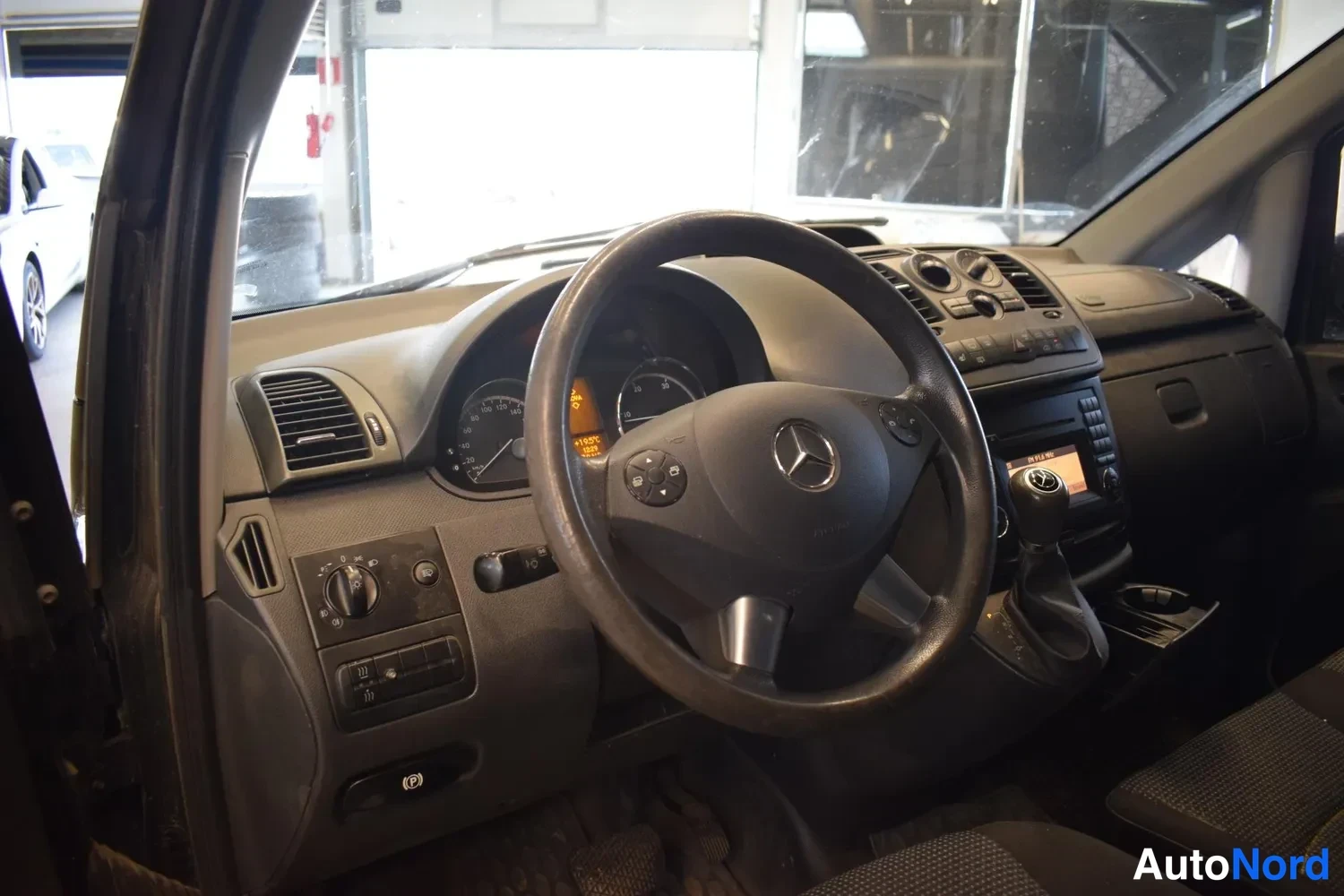Musta Mercedes-Benz Vito 116 CDI 2012, ulkokuva 4 – Raisio