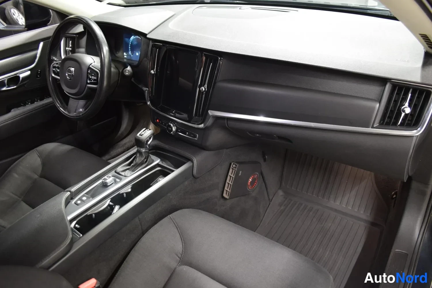 Harmaa Volvo V90 2017, ulkokuva 11 – Raisio