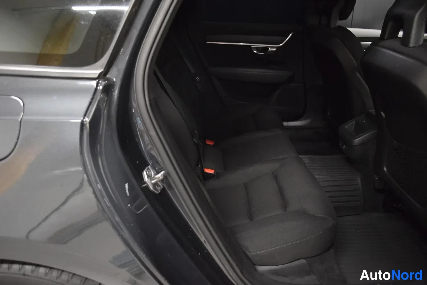 Harmaa Volvo V90 2017, ulkokuva 13 – Raisio