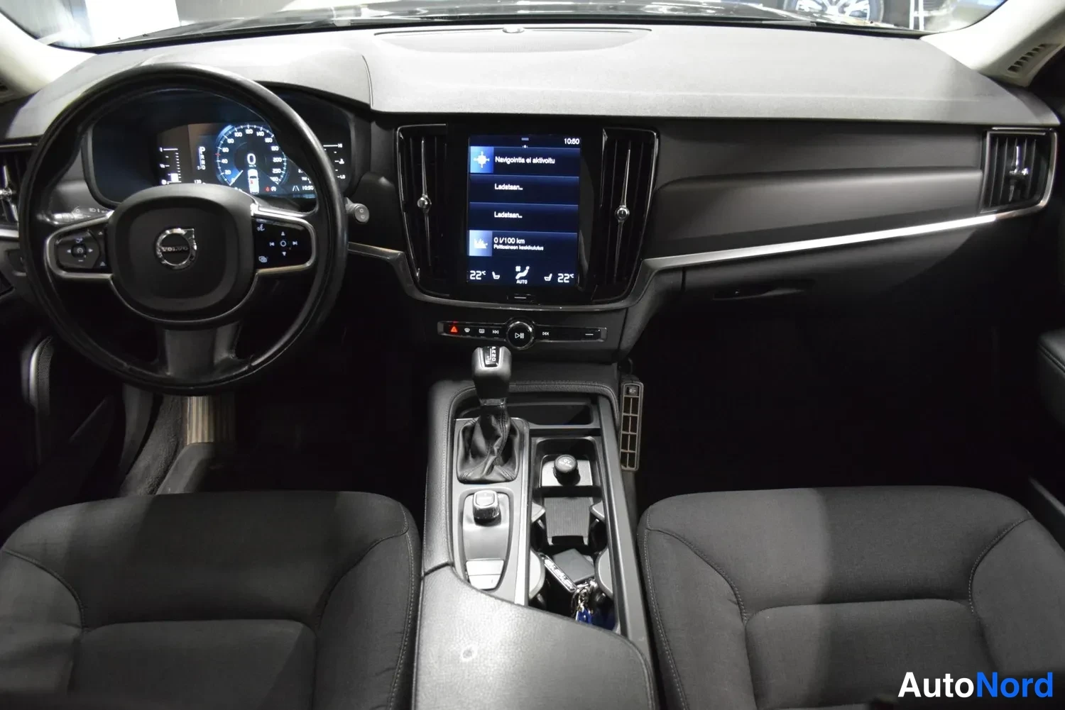 Harmaa Volvo V90 2017, ulkokuva 15 – Raisio