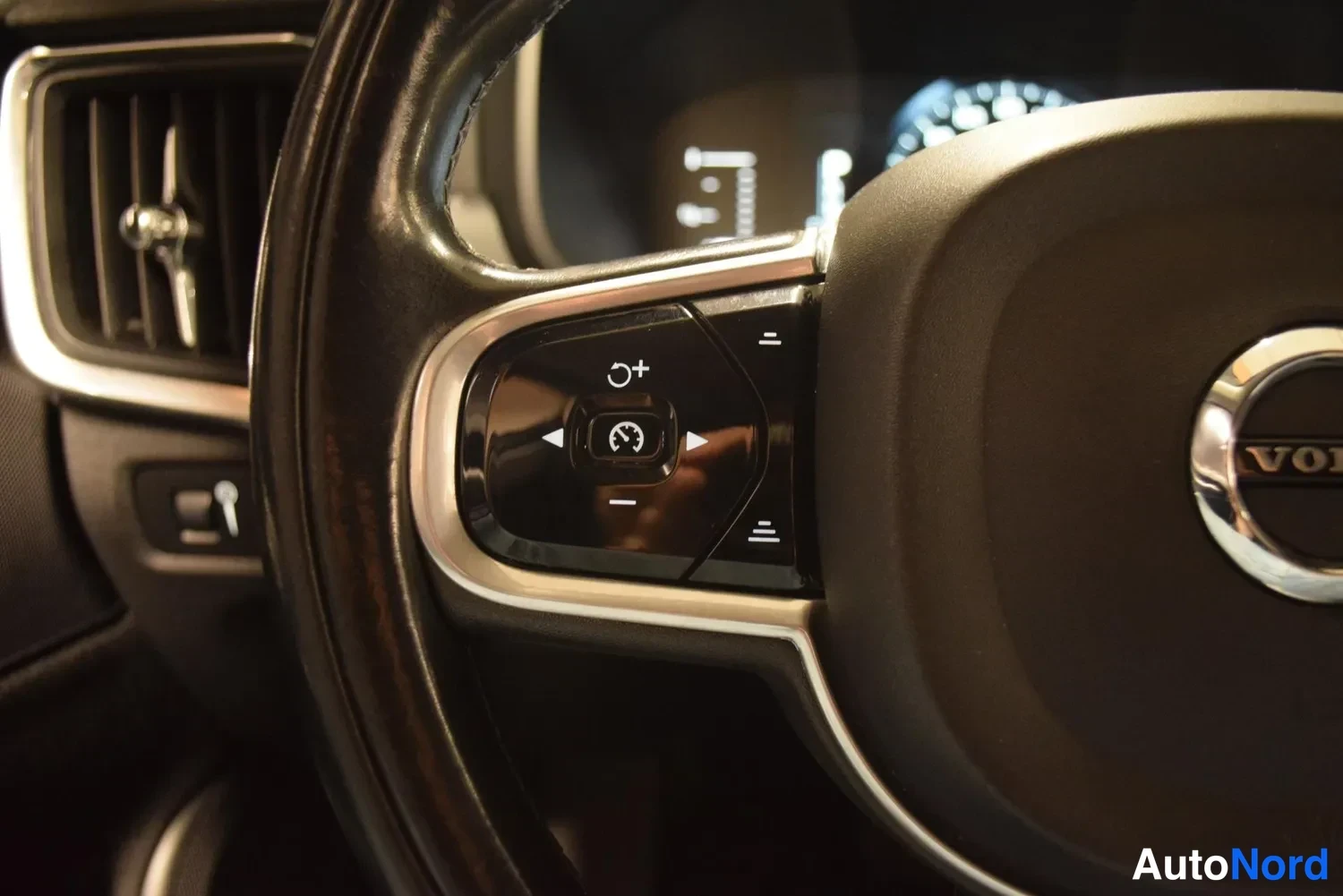 Harmaa Volvo V90 2017, ulkokuva 17 – Raisio