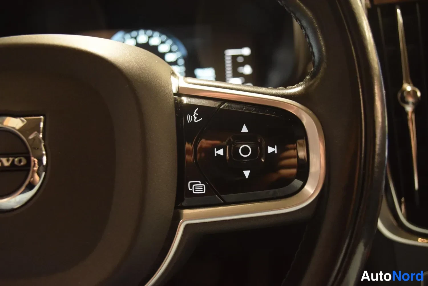 Harmaa Volvo V90 2017, ulkokuva 18 – Raisio