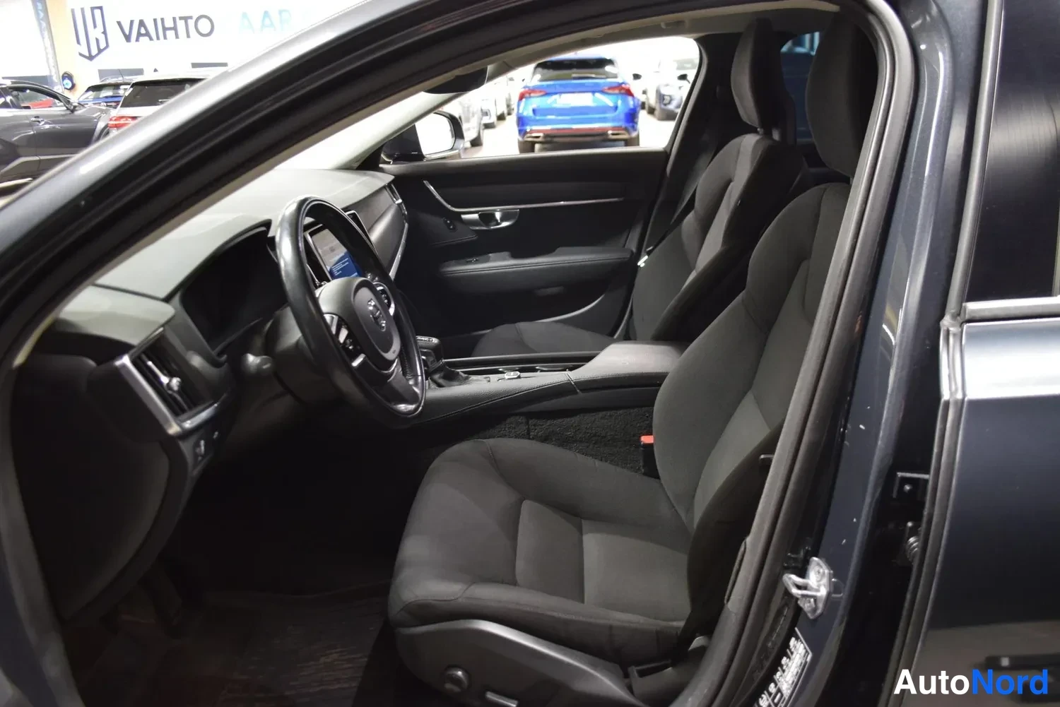 Harmaa Volvo V90 2017, ulkokuva 7 – Raisio