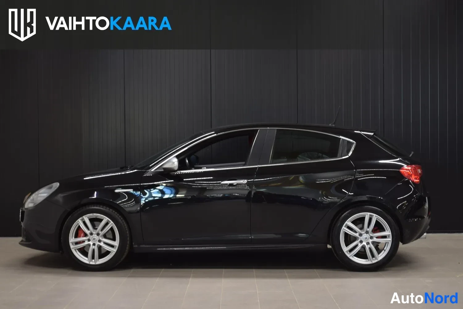 Musta Alfa Romeo Giulietta 2012, ulkokuva 2 – Raisio