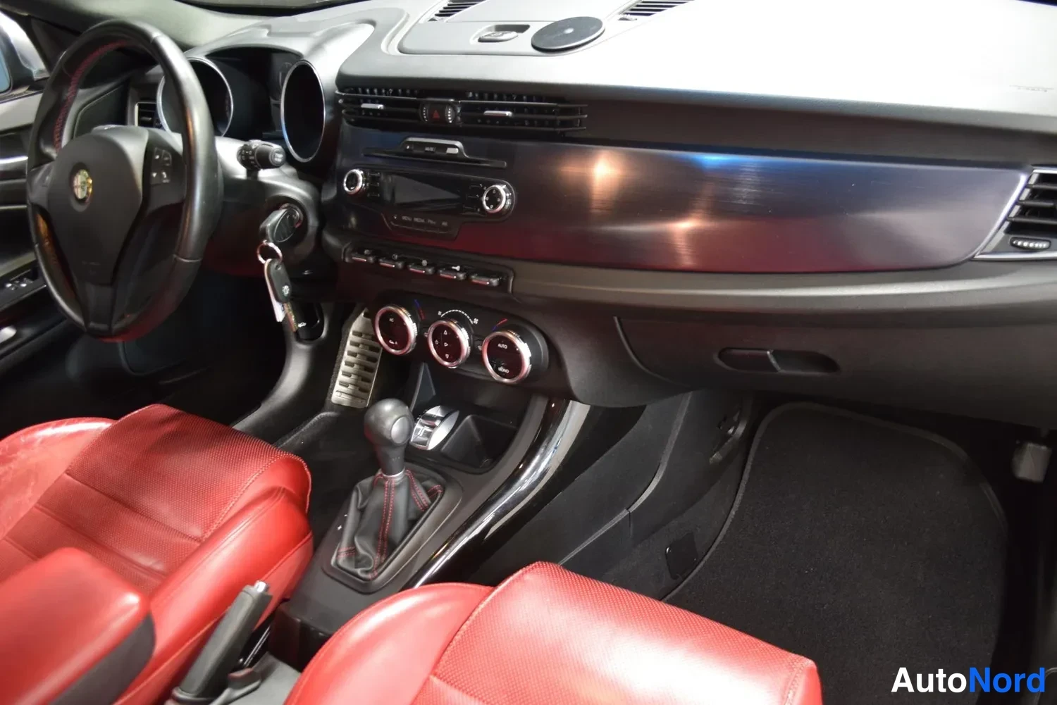 Musta Alfa Romeo Giulietta 2012, ulkokuva 11 – Raisio