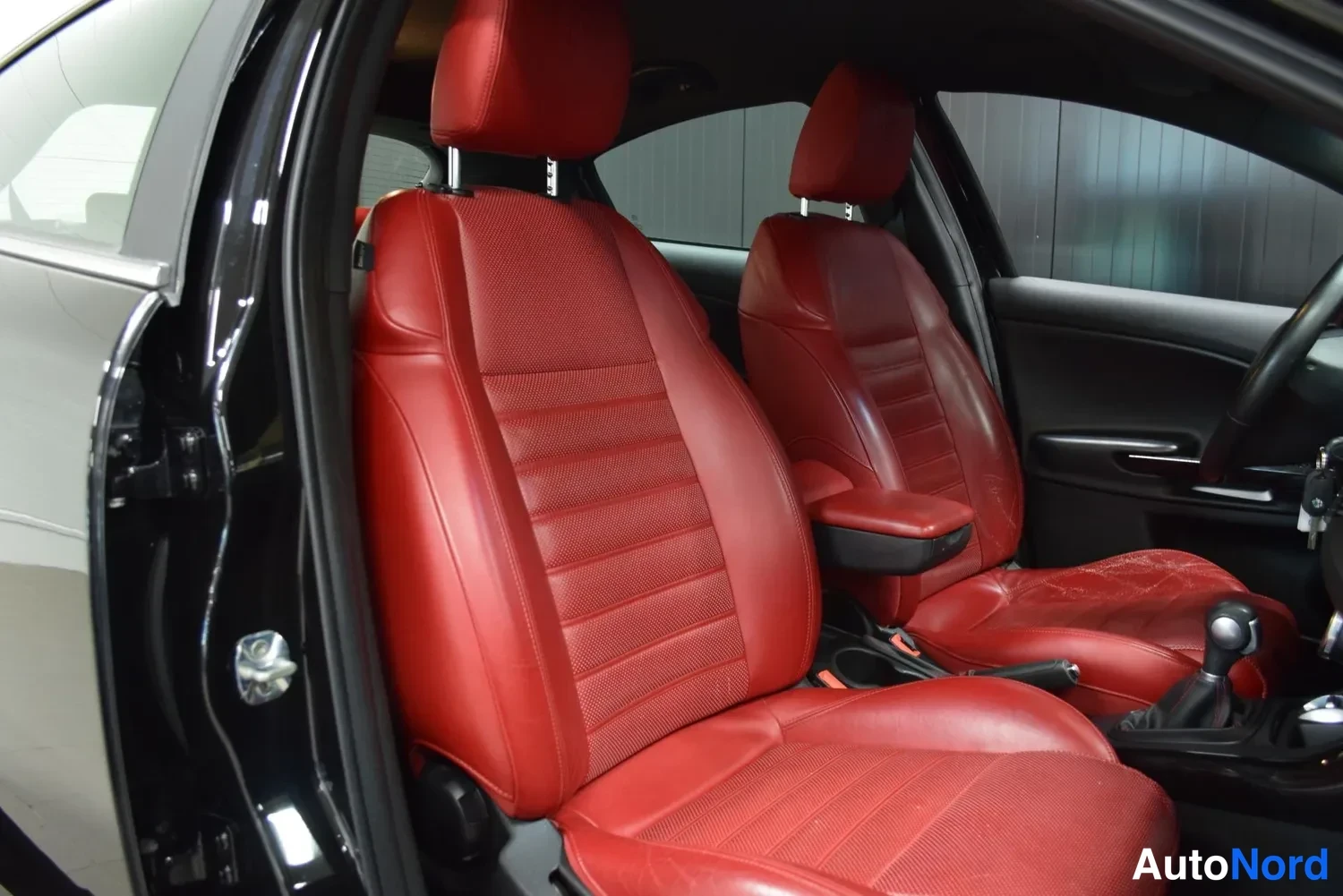 Musta Alfa Romeo Giulietta 2012, ulkokuva 12 – Raisio