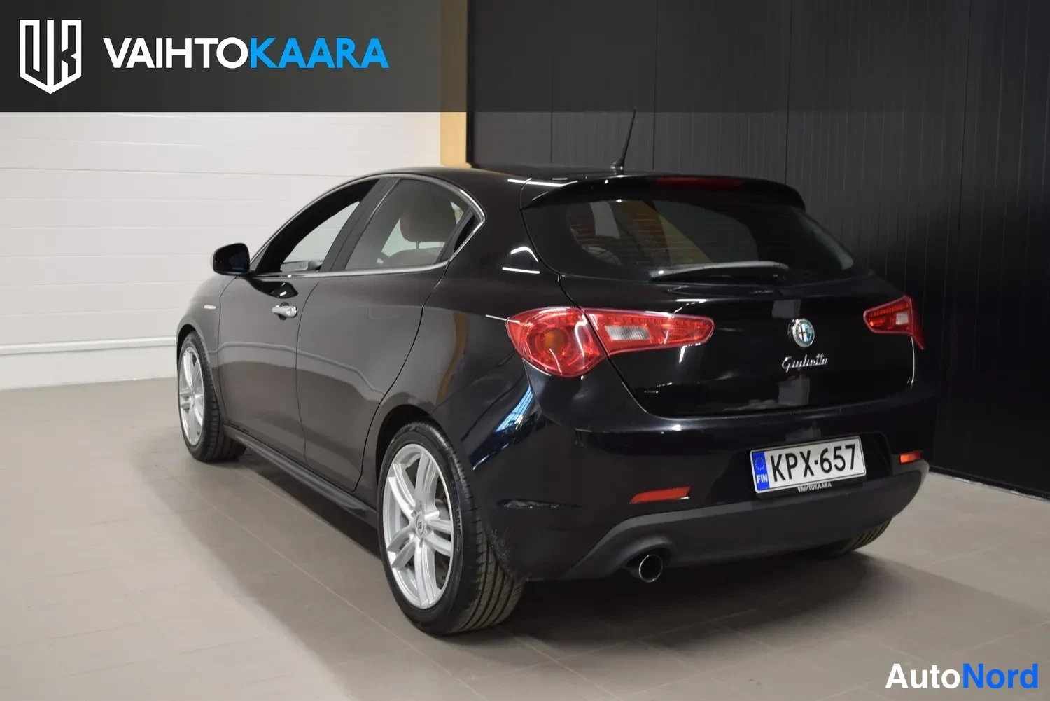 Musta Alfa Romeo Giulietta 2012, ulkokuva 3 – Raisio