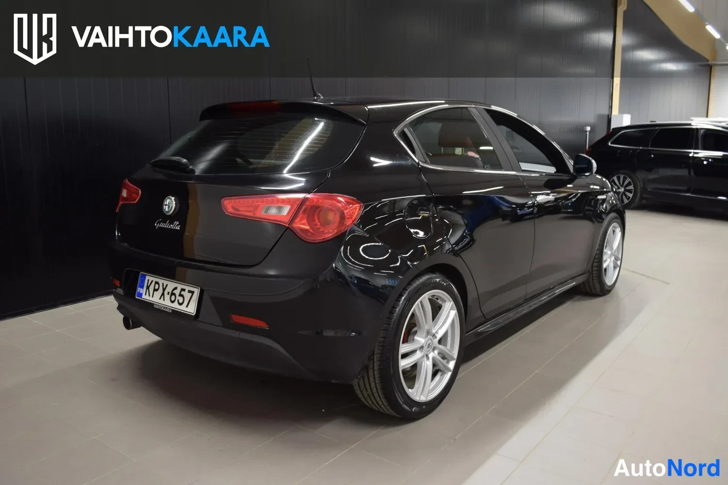 Musta Alfa Romeo Giulietta 2012, ulkokuva 4 – Raisio