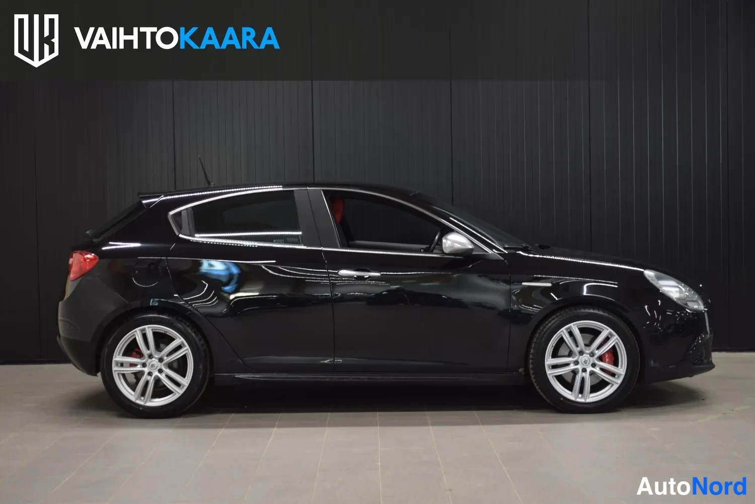 Musta Alfa Romeo Giulietta 2012, ulkokuva 5 – Raisio