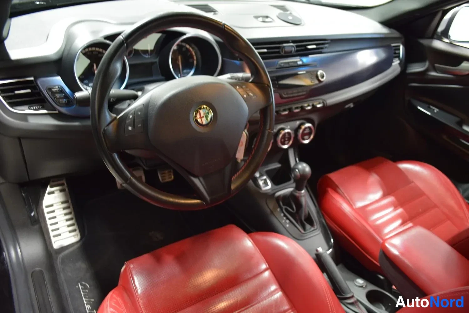 Musta Alfa Romeo Giulietta 2012, ulkokuva 8 – Raisio