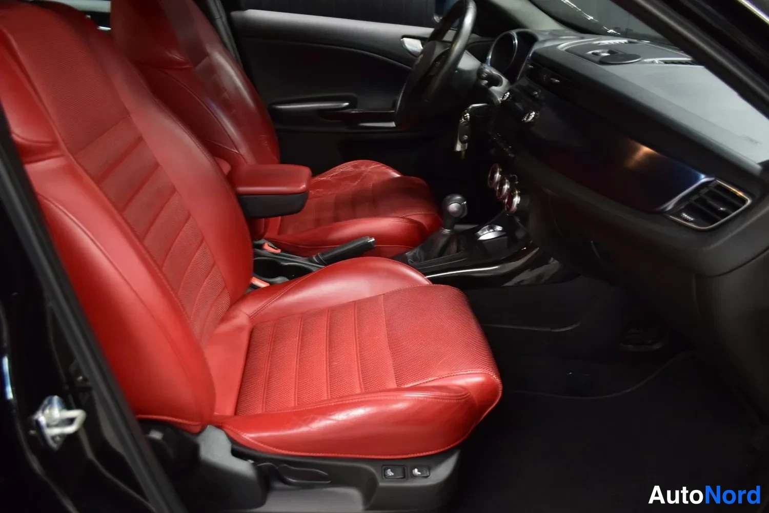 Musta Alfa Romeo Giulietta 2012, ulkokuva 10 – Raisio