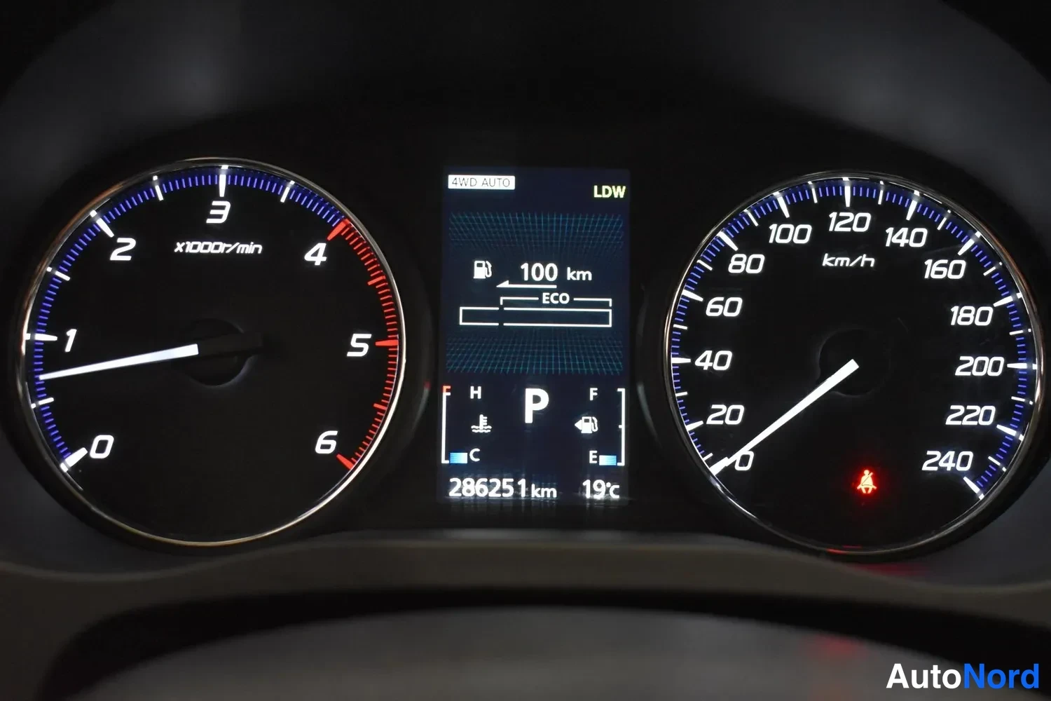 Harmaa Mitsubishi Outlander 2014, ulkokuva 28 – Raisio