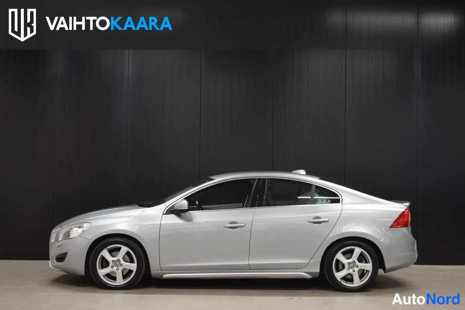 Harmaa Volvo S60 2013, ulkokuva 2 – Raisio