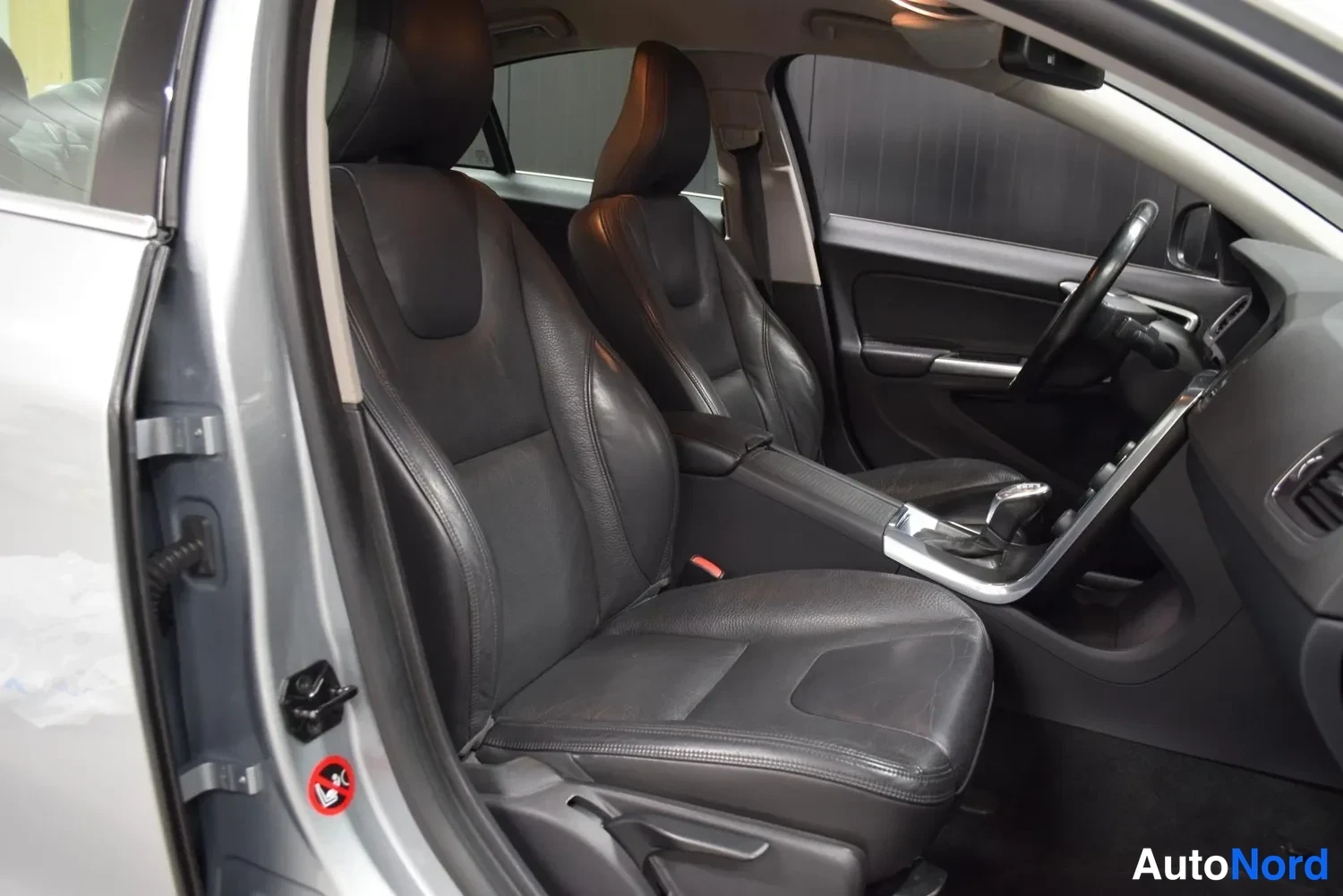 Harmaa Volvo S60 2013, ulkokuva 12 – Raisio