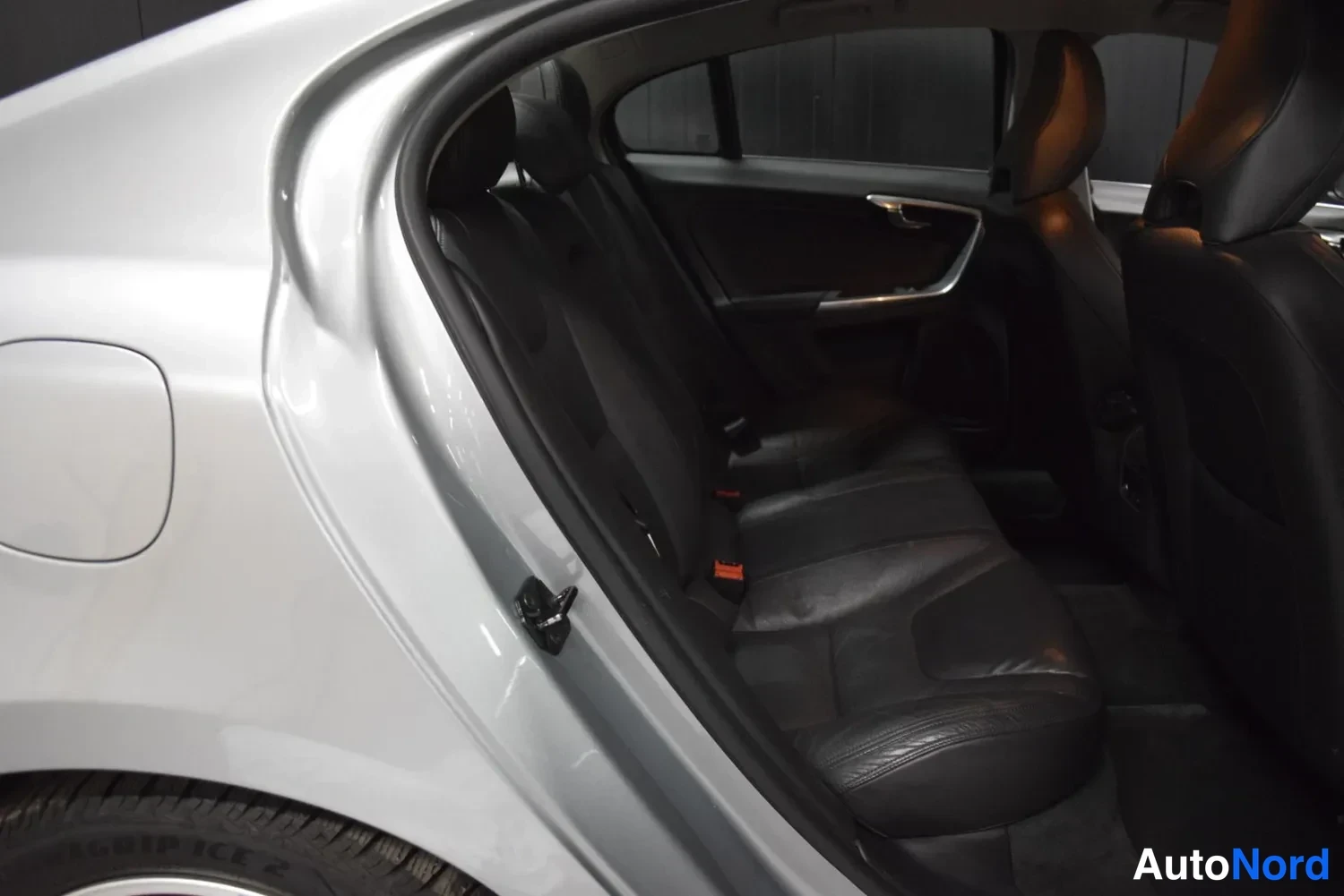 Harmaa Volvo S60 2013, ulkokuva 13 – Raisio