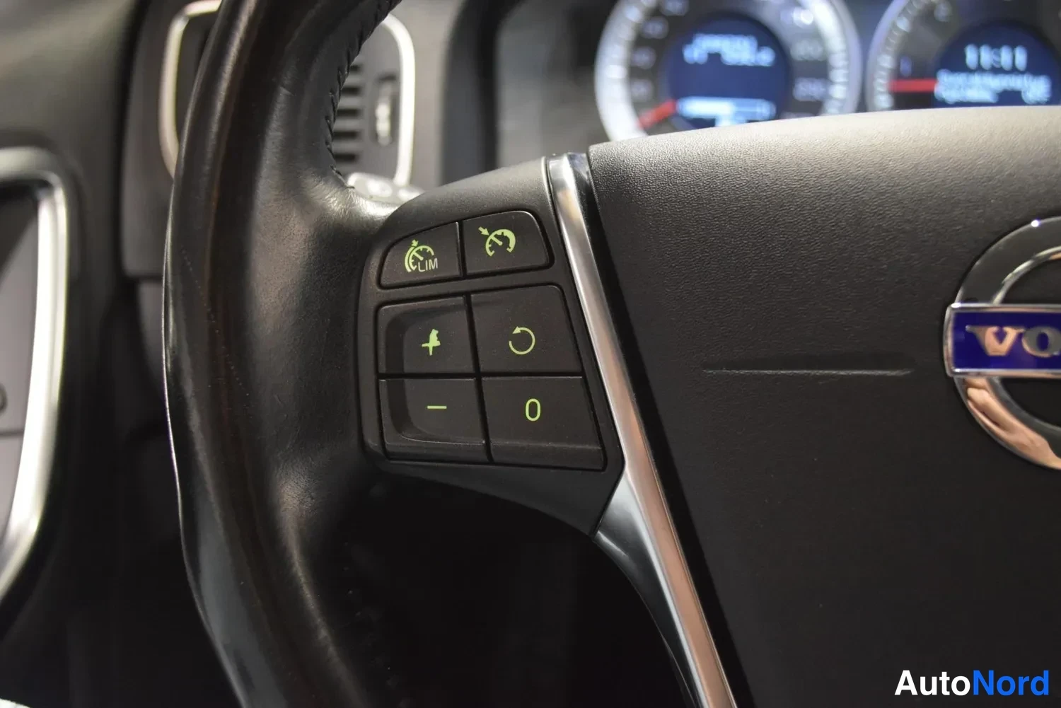 Harmaa Volvo S60 2013, ulkokuva 18 – Raisio