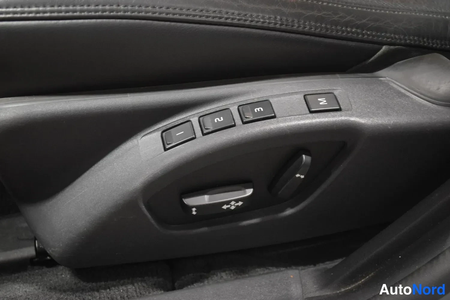 Harmaa Volvo S60 2013, ulkokuva 25 – Raisio
