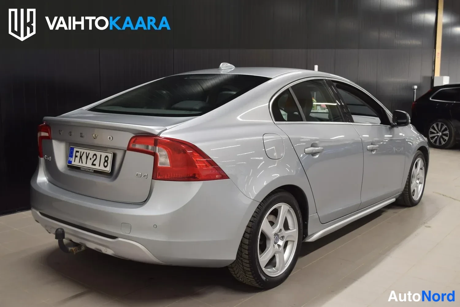 Harmaa Volvo S60 2013, ulkokuva 4 – Raisio